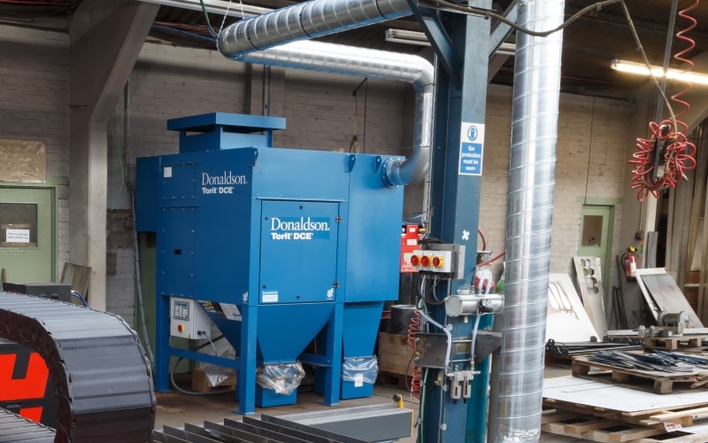 Industrial fume extraction and filtration system for CNC plasma table